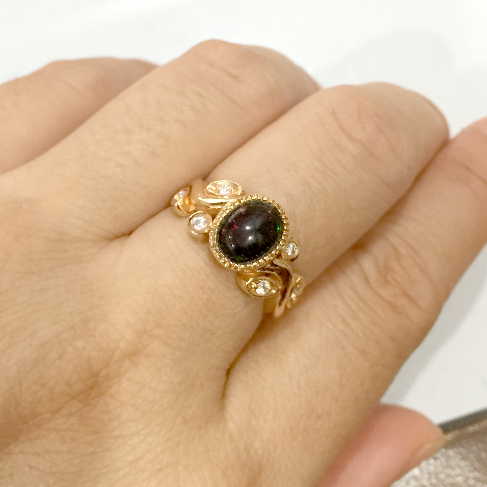 Nhẫn Opal đen quý phái